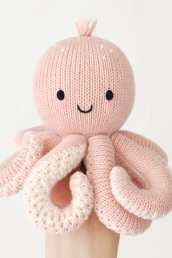 Baby octopus (soft coral pink)