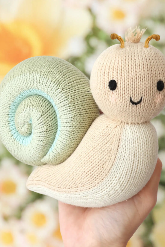 Baby snail (morning dew)