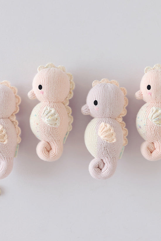 Baby seahorse (powder pink)