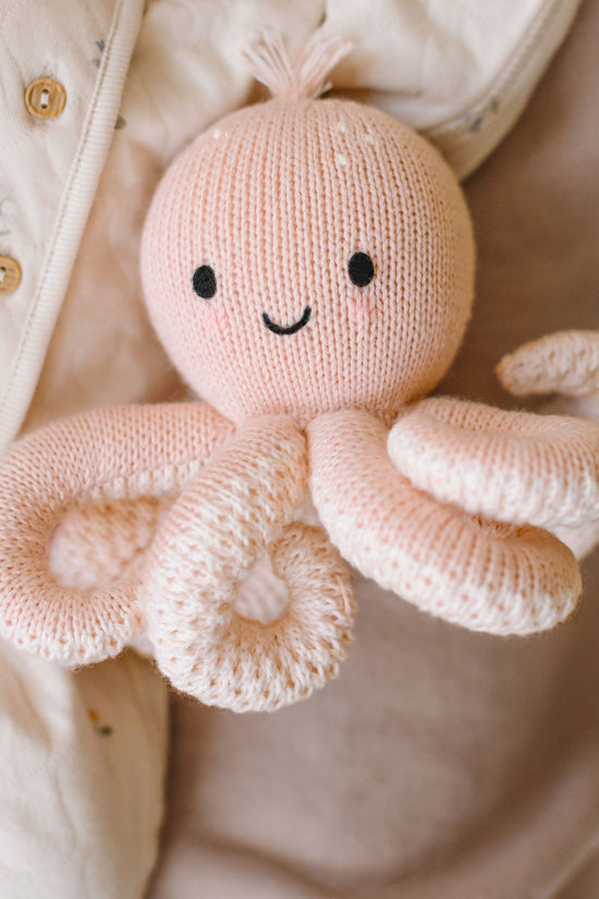 Baby octopus (soft coral pink)